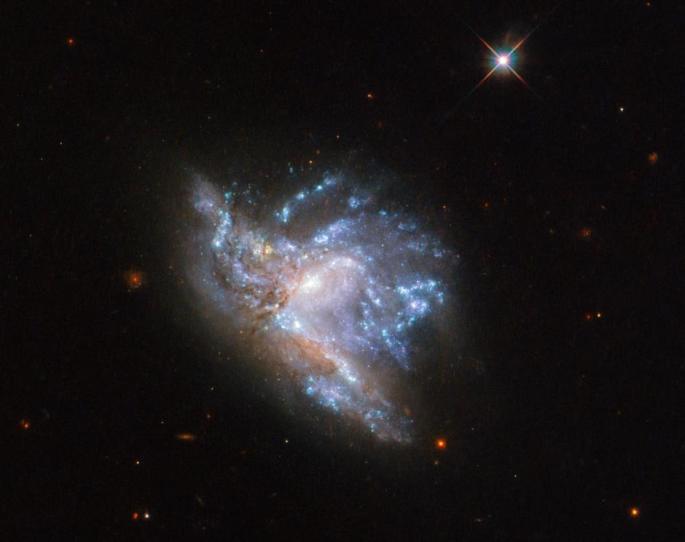 Amazing image - two galaxies collide